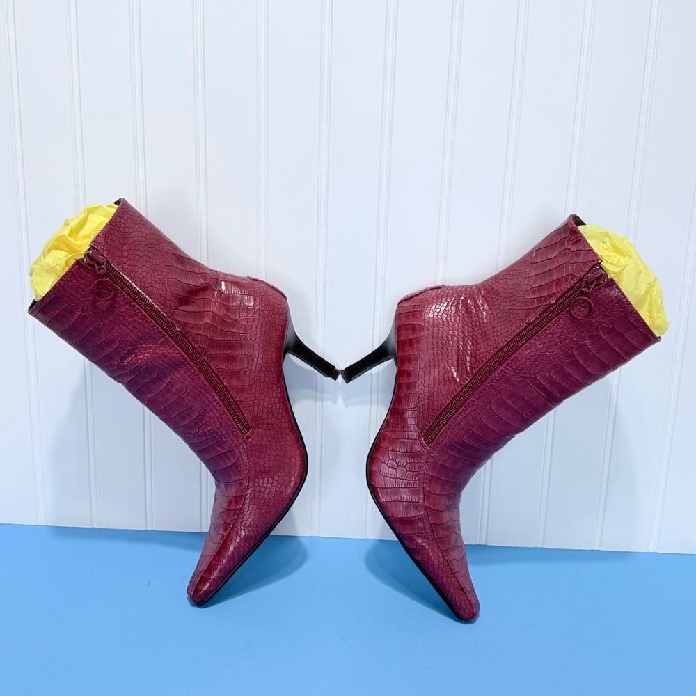 COVERGIRL Red Crocodile-Patterned Heeled bootie Size 6.5 - Picture 12 of 17